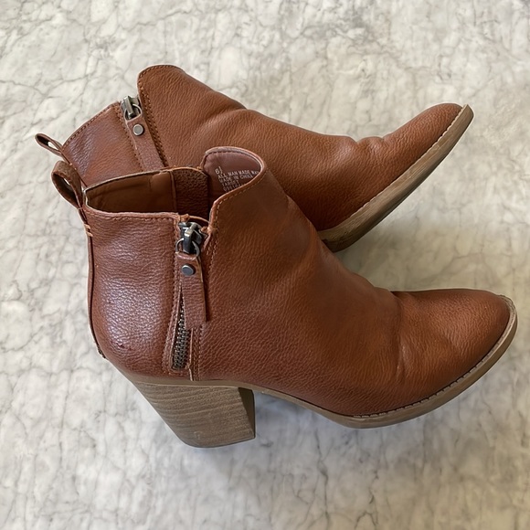 Universal Thread Heeled Booties w/dual zipper sides - Picture 10 of 10